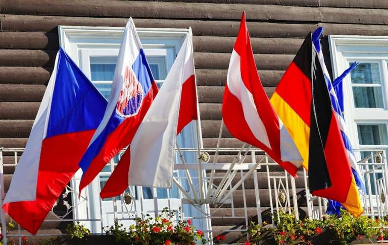 These countries do not allow renouncing citizenship